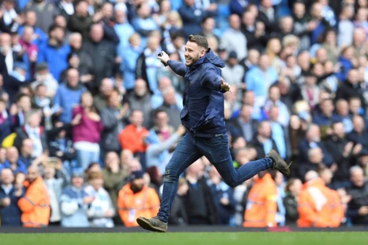 ¡Al borde de la locura! Éxtasis en Manchester tras conquistar la Premier League