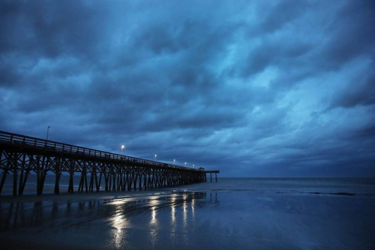 EN FOTOS: Huracán Florence ya golpeó con fuerza la costa este de Estados Unidos