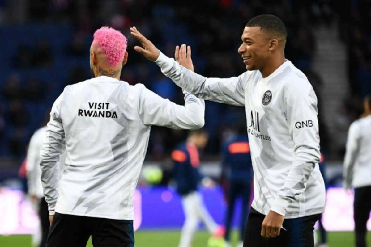 Neymar estrena extravagante 'look' y le rinde homenaje a Kobe Bryant en partido del PSG