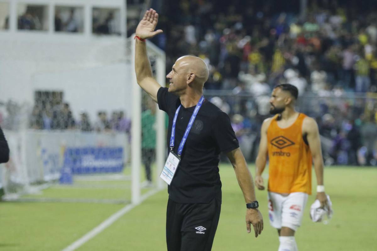 ¿Se metió una chica al partido? Las lágrimas de Edwin Rodríguez, el júbilo de Espinel, el desmayado y lo que hacía Nasralla