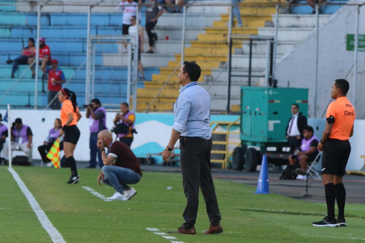 Europeo sorprende en el Nacional, futbolista fue sacado en una ambulancia y el detenido en pleno Olimpia-Real España