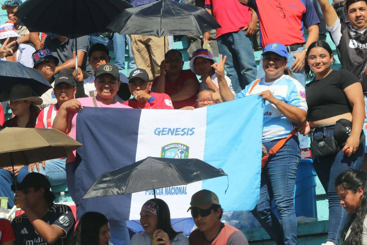 Europeos en las gradas, las bellezas de La Paz y en el muro para ver el Génesis vs Olimpia
