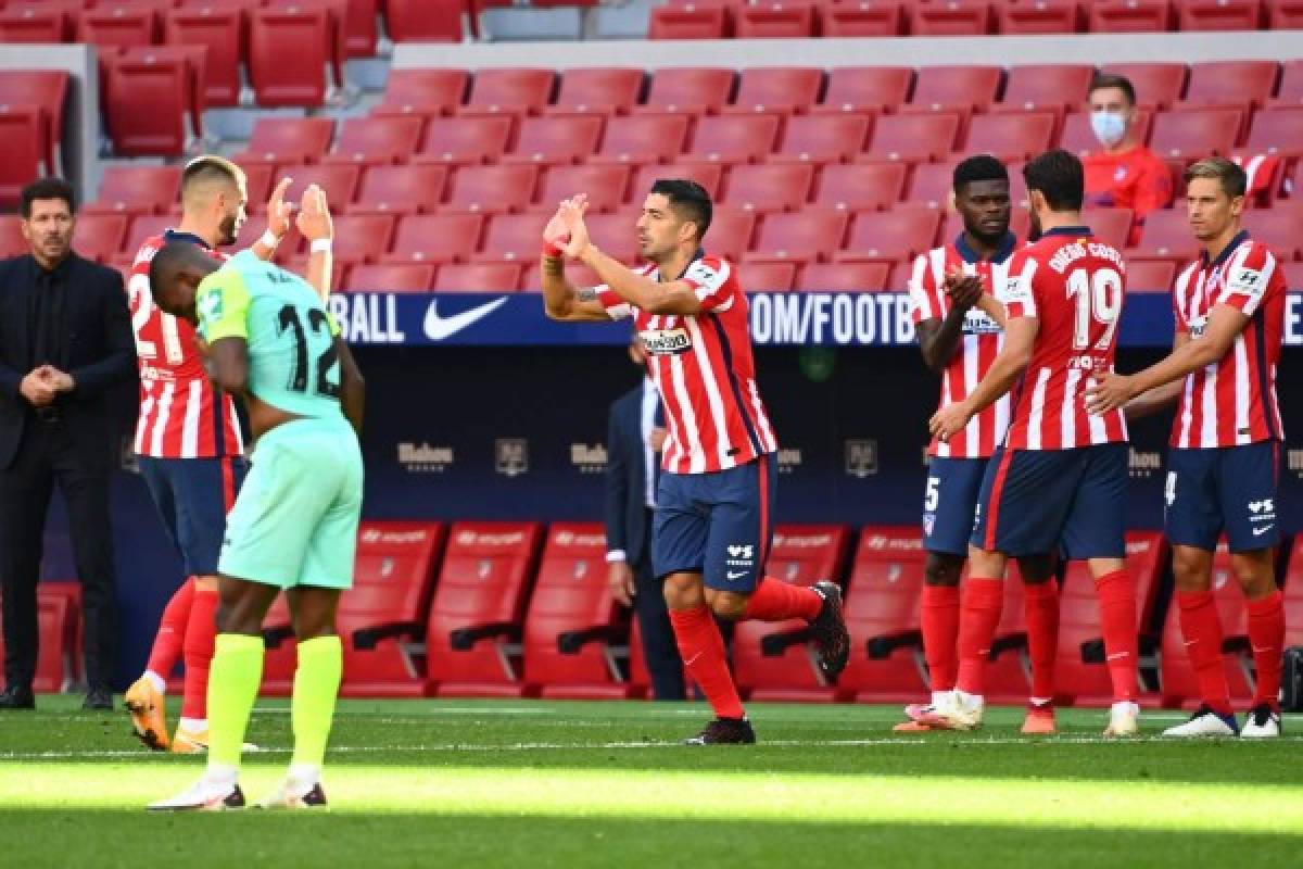 Alegría total, abrazos y su ritual: Así fue el debut goleador de Luis Suárez con el Atlético  