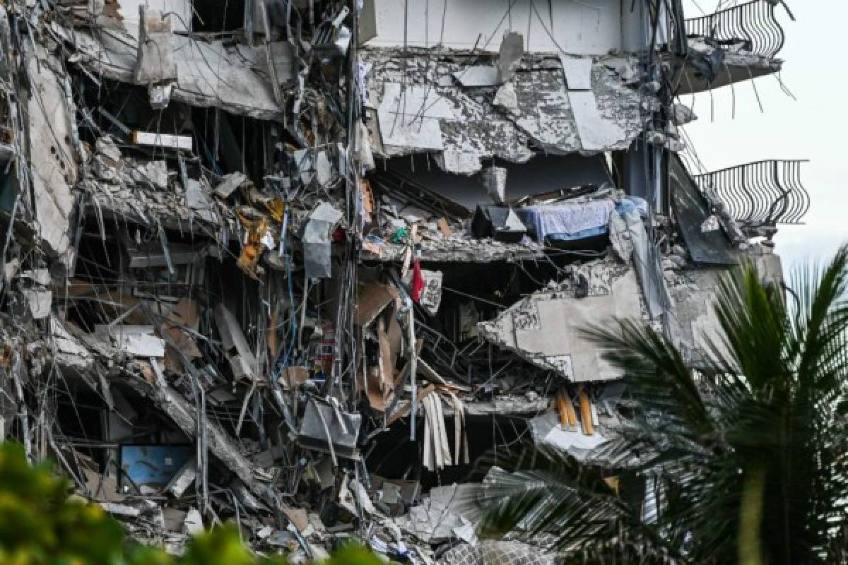 ¿Atentado? Así fue el colapso de un edificio de 12 pisos en Miami que dejó una persona muerta y 30 desaparecidos  