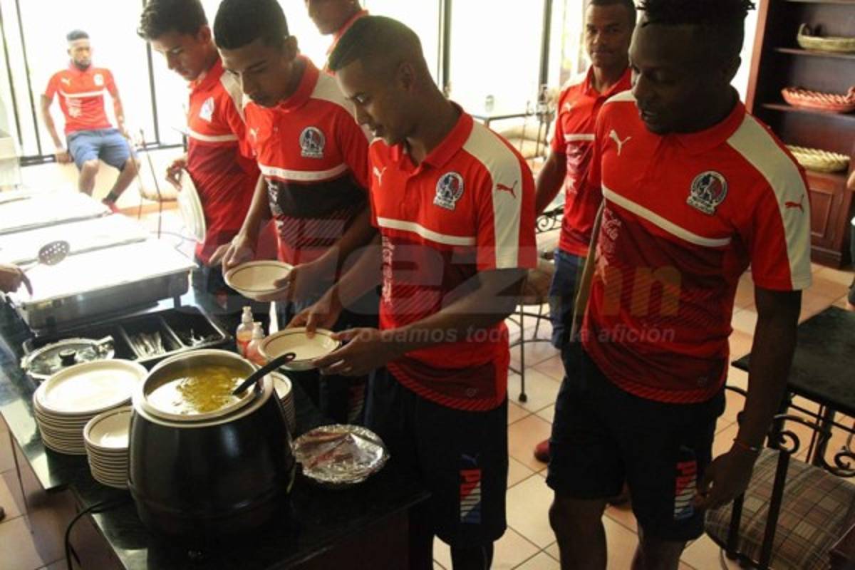 En fotos: Optimismo y alegría en concentración de Olimpia previo al clásico