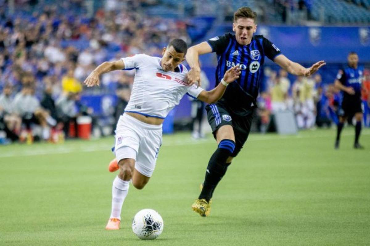 Patón Mejía no se resiste y da tremendo abrazo a Titi Henry: Las imágenes del Impact-Olimpia
