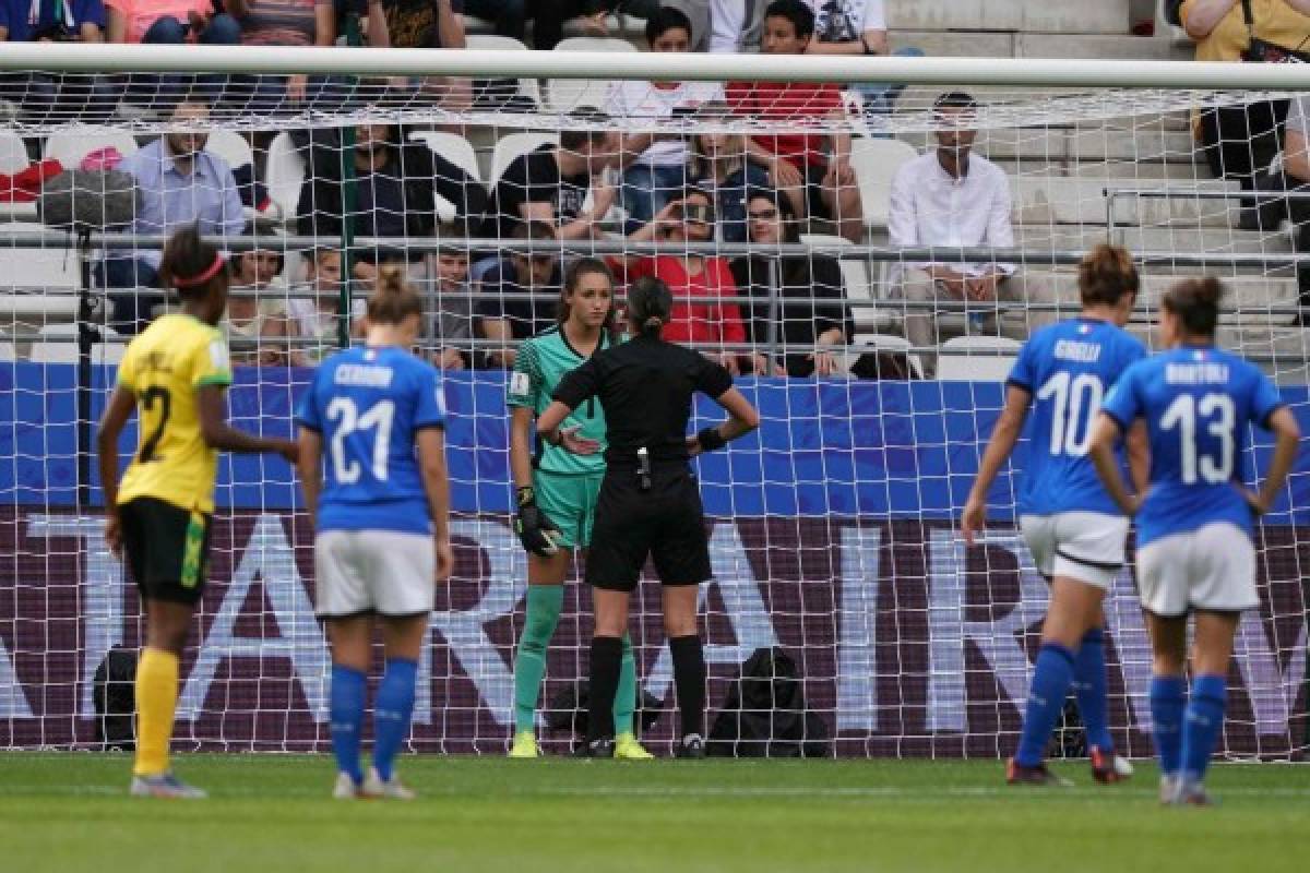 Sydney Schneider, la portera de la Selección Femenina de Jamaica