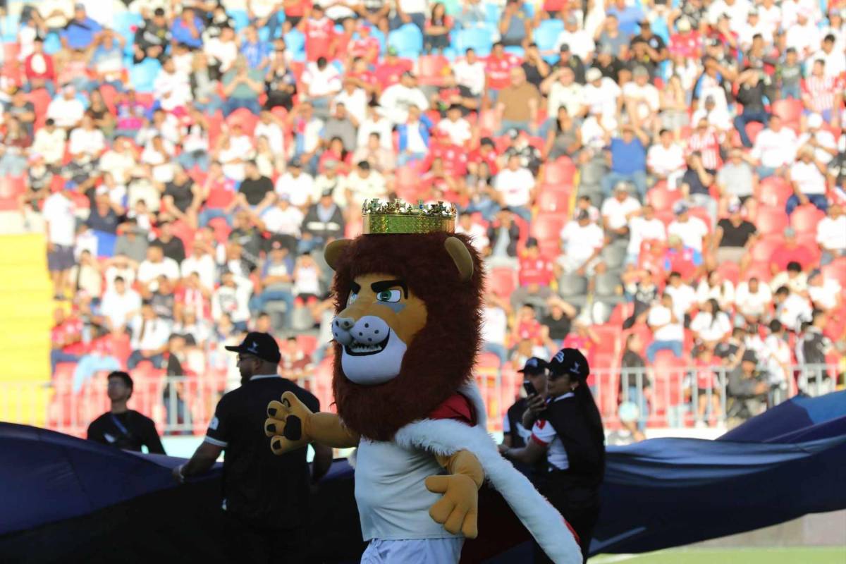 Europeo sorprende en el Nacional, futbolista fue sacado en una ambulancia y el detenido en pleno Olimpia-Real España