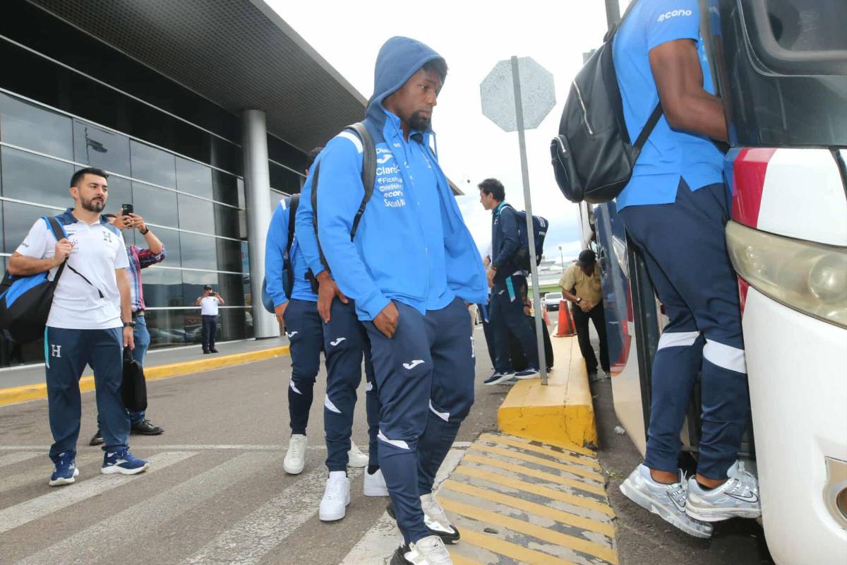 Con rostros serios y cabizbajos: así llegó la Bicolor a Honduras luego de perder en Nicaragua; ¿raparon a los debutantes?