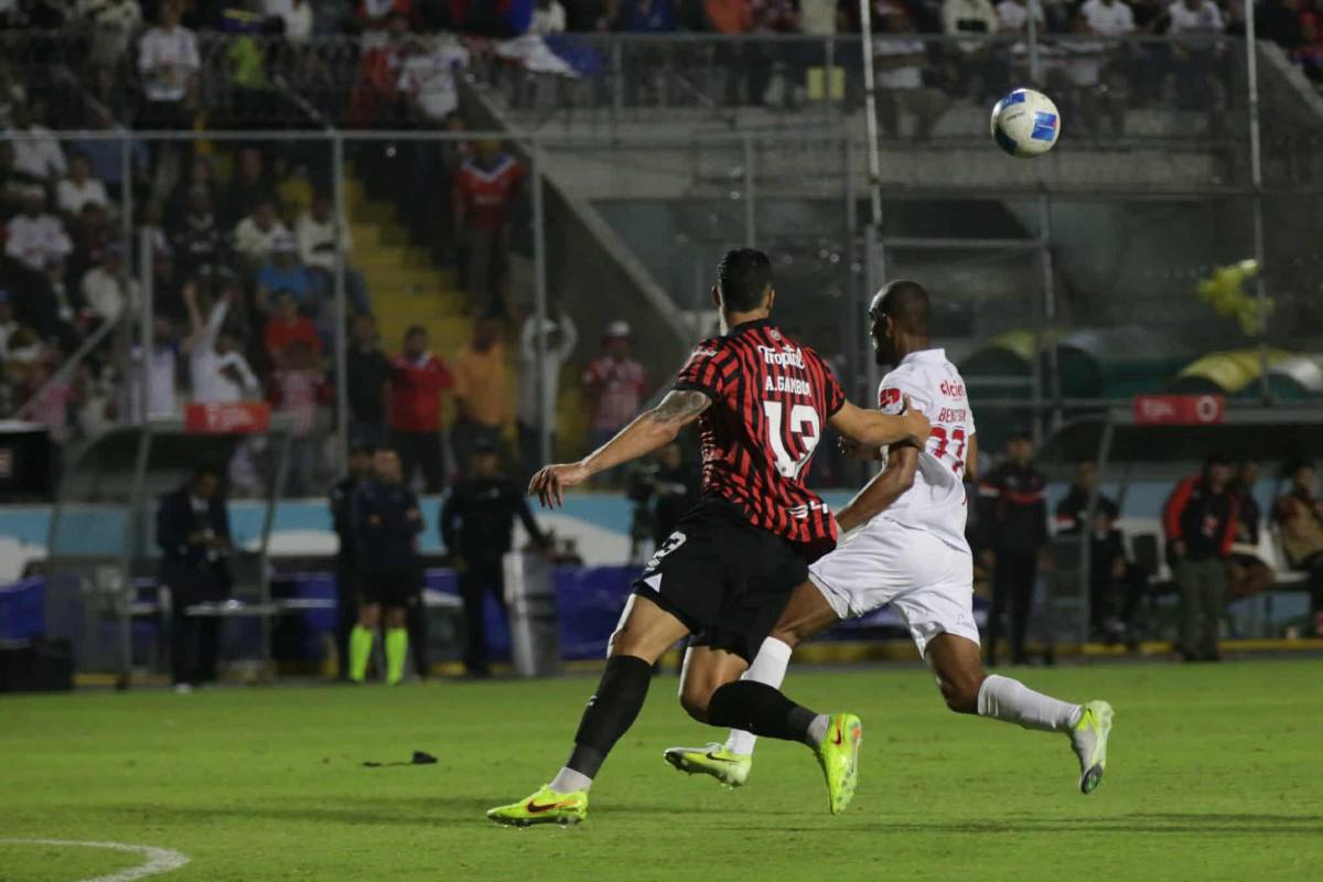 Alajuelense le pintó la cara, decepción en Olimpia al fallar en Copa Centroamericana 2025 y lágrimas al salir en camilla