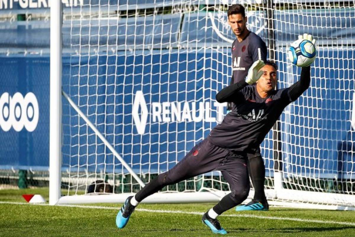 Así recibieron a Keylor Navas en el PSG: El abrazo de Di María y sus primeras atajadas