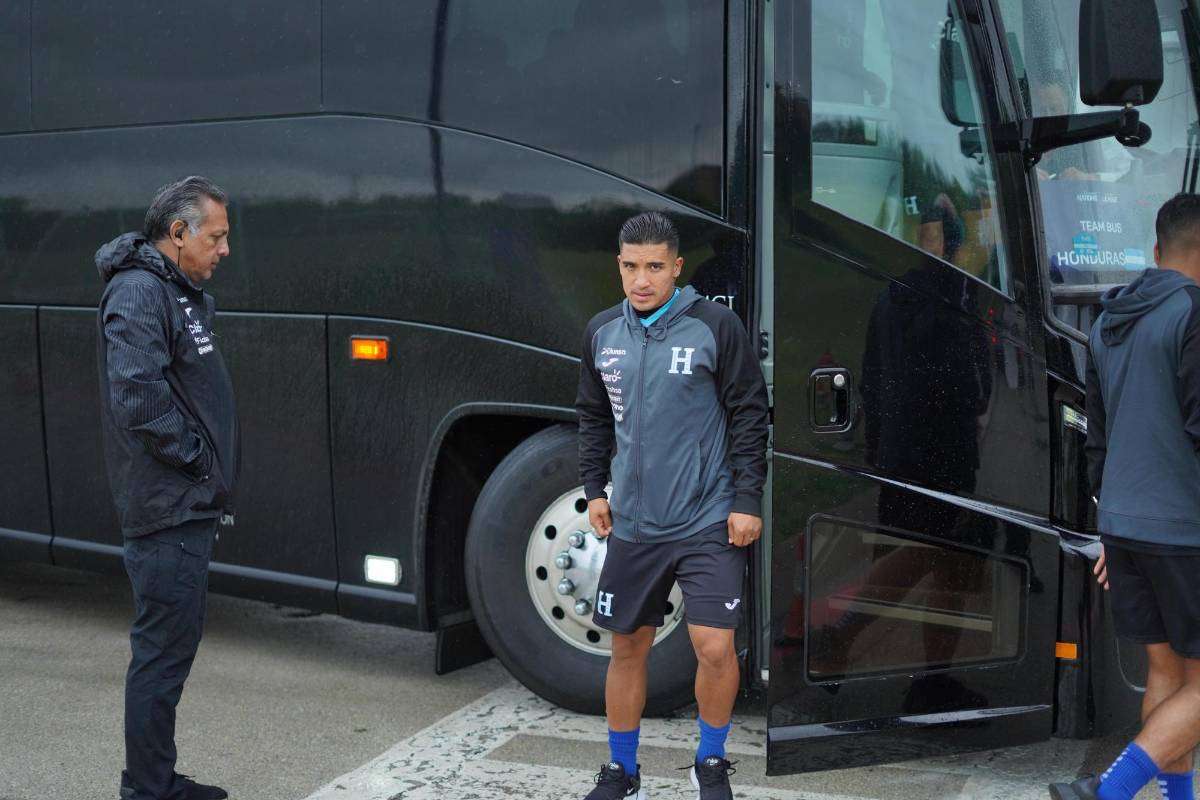 El exjugador que visitó a la Selección de Honduras e hizo una oración con Reinaldo Rueda; así fue el nuevo entreno de la “H”