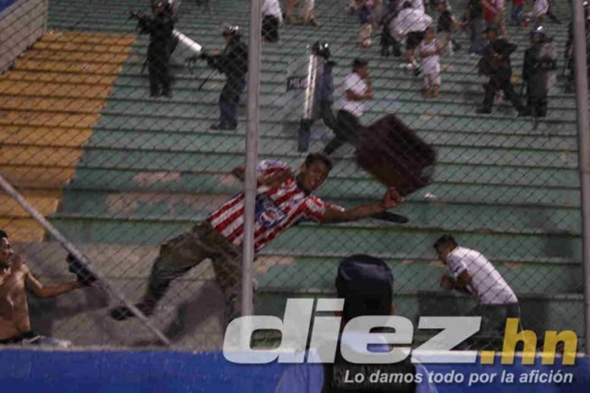 EN FOTOS: Noche de terror en las afueras del Nacional tras derbi Motagua-Olimpia