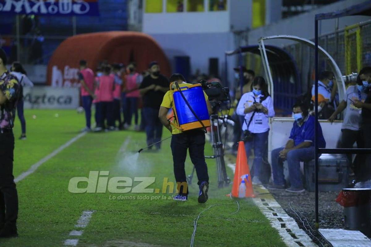 Lindas chicas y declaración de amor en el Morazán durante el clásico capitalino Olimpia-Motagua
