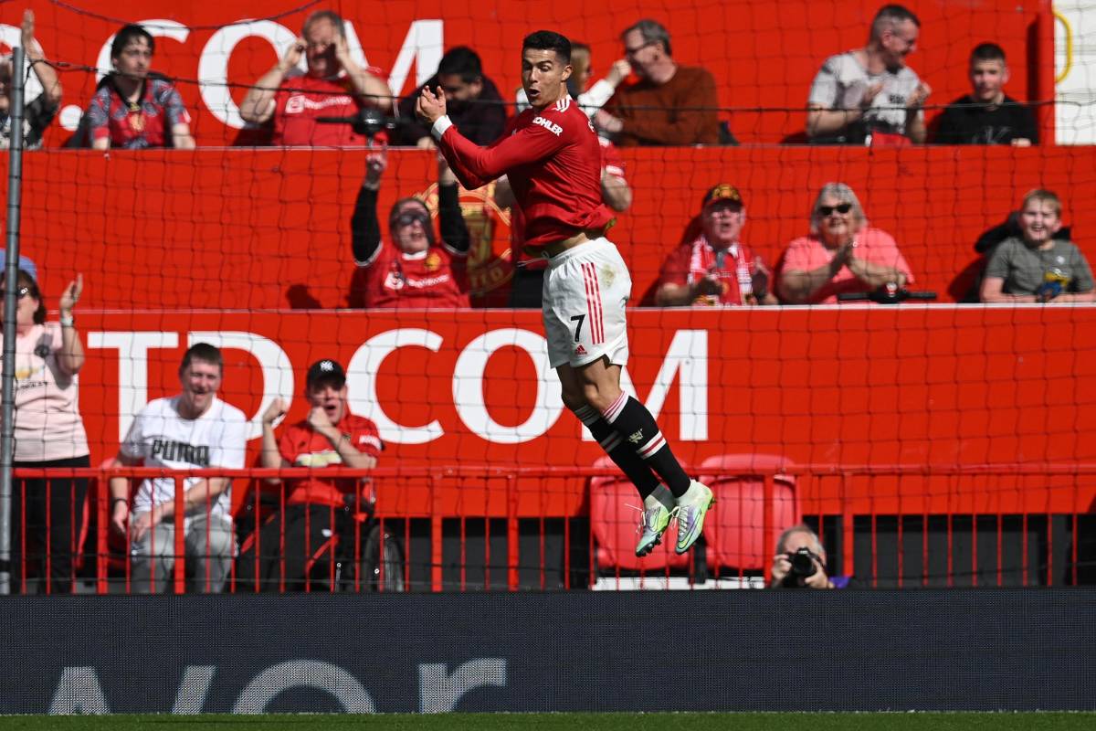 El tremendo regalo de Cristiano Ronaldo a promesa argentina del United tras anotar hattrick: Así respondió el joven jugador