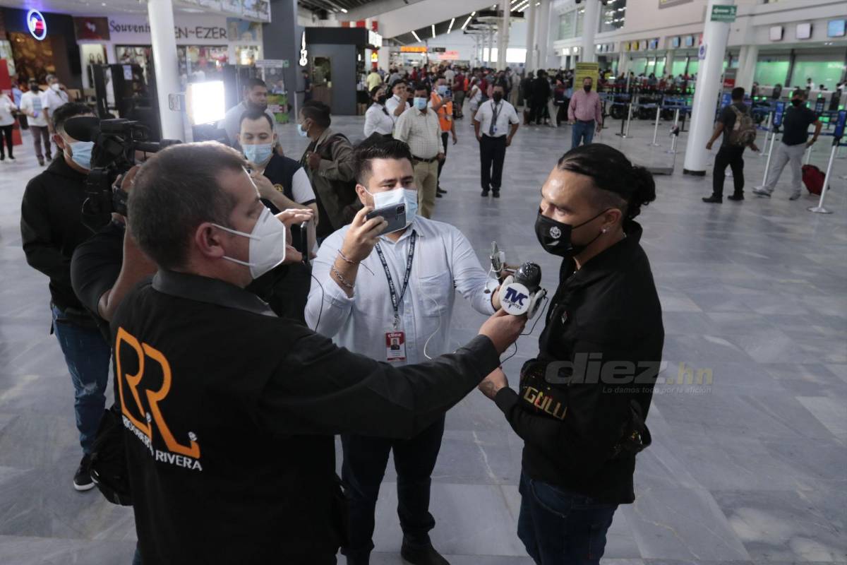 Así ha sido el primer día del mexicano ‘Gullit’ Peña en Honduras: ya se puso la roja del Vida, el dorsal que lucirá y su promesa