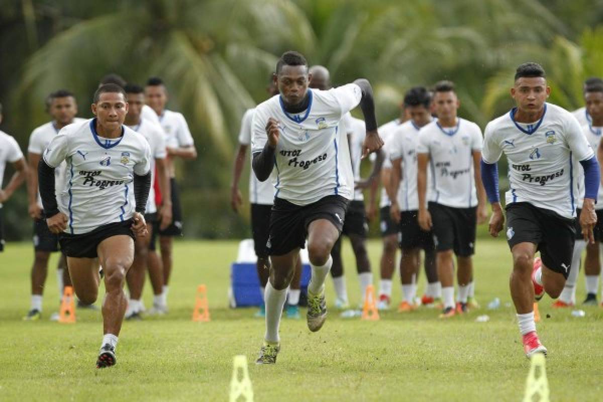 ¡La otra cara del fútbol! Jugadores hondureños que se ganan la vida fuera de las canchas