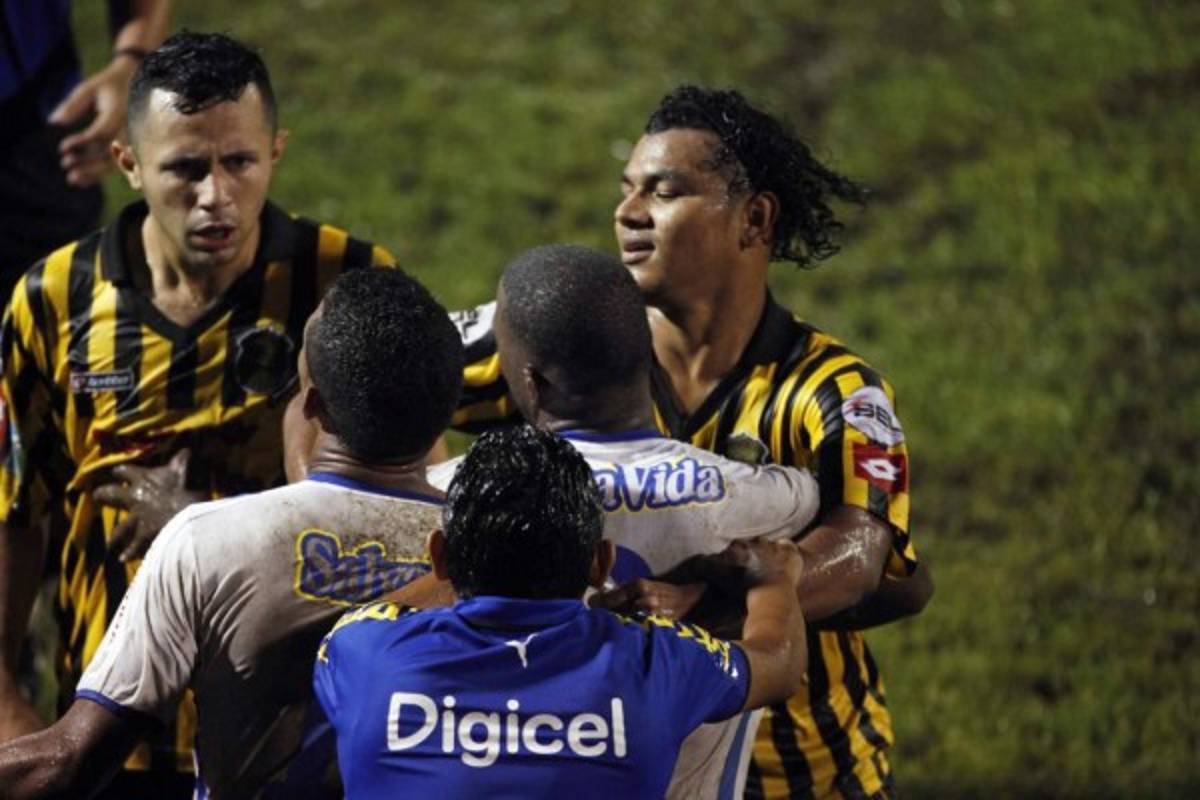 Las fotos más polémicas de los últimos clásicos Real España-Olimpia