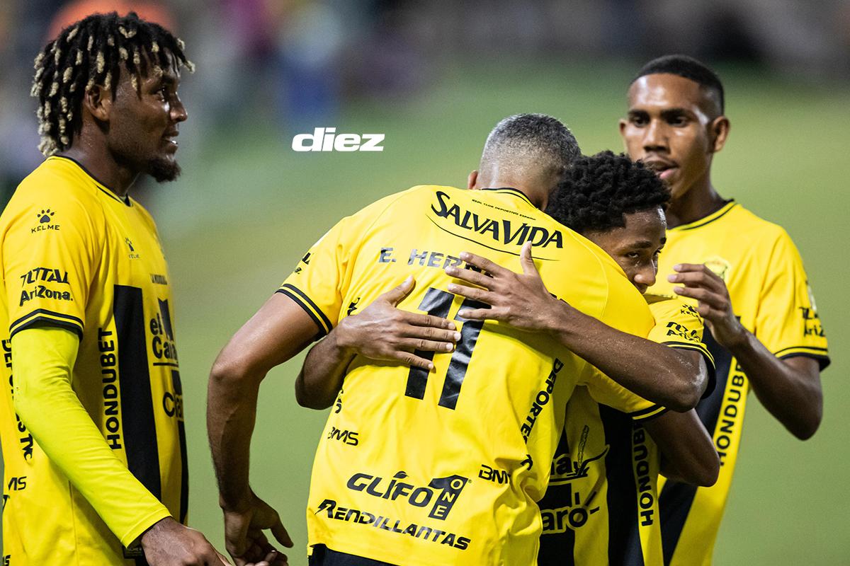 Eddie Hernández sentenció el triunfo de Real España y llegó a los cuatro goles. (Foto Mauricio Ayala)