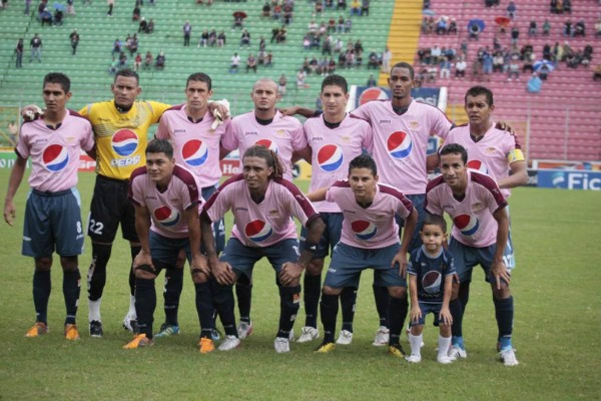 Equipos que se han unido a la lucha contra el cáncer de mama vistiendo de rosado&nbsp;&nbsp;