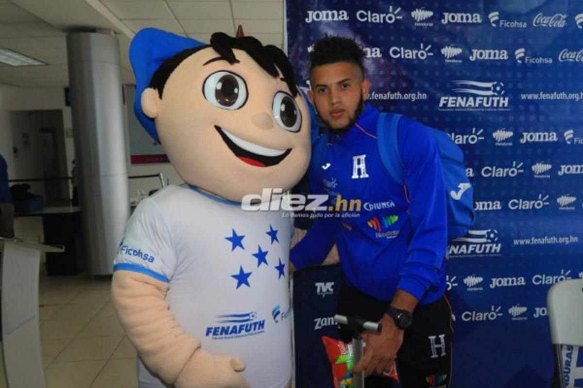 La Sub-20 de Honduras es recibida con pancartas, abrazos y homenaje