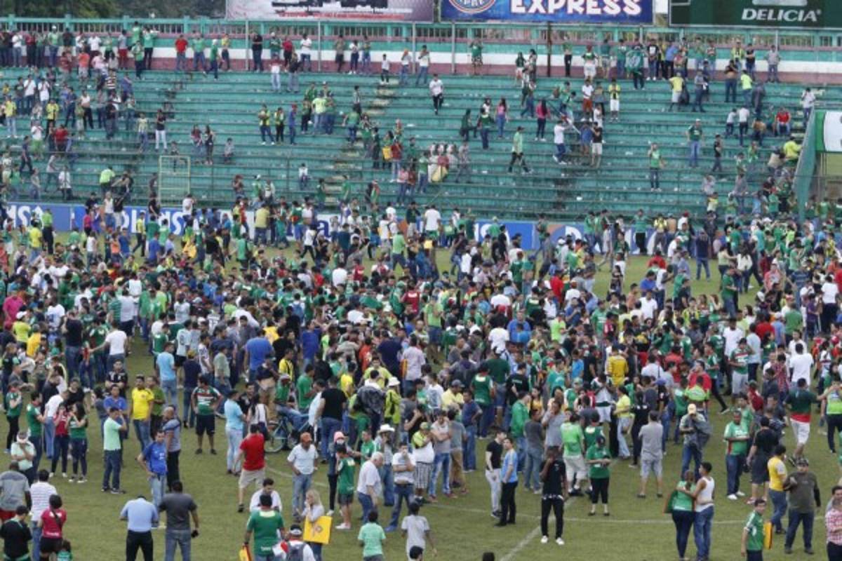 Las fotos más polémicas de los incidentes en el clásico sampedrano y capitalino