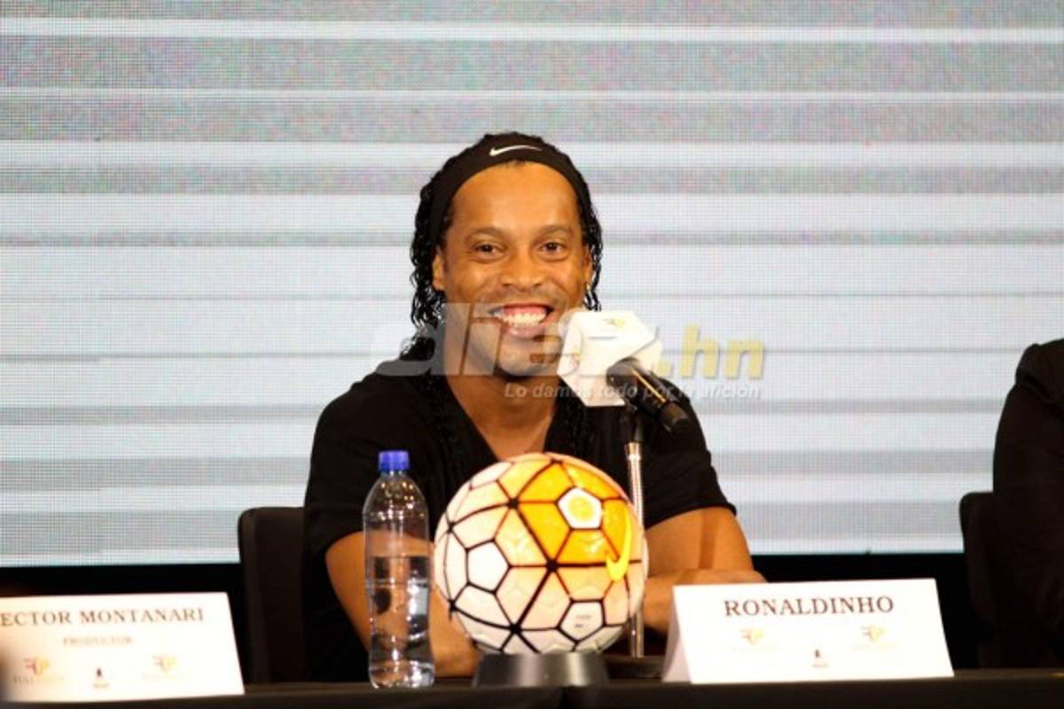 ¡De Lujo! Los ticos tuvieron un recibimiento espectacular para Ronaldinho