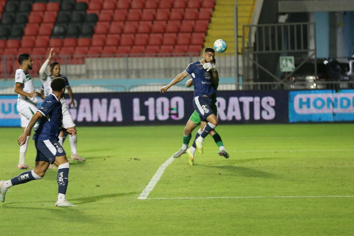 Las dos polémicas del FVS en Puerto Cortés, la 'selfie' del triunfo de Motagua y así de desolado lucía el estadio Nacional