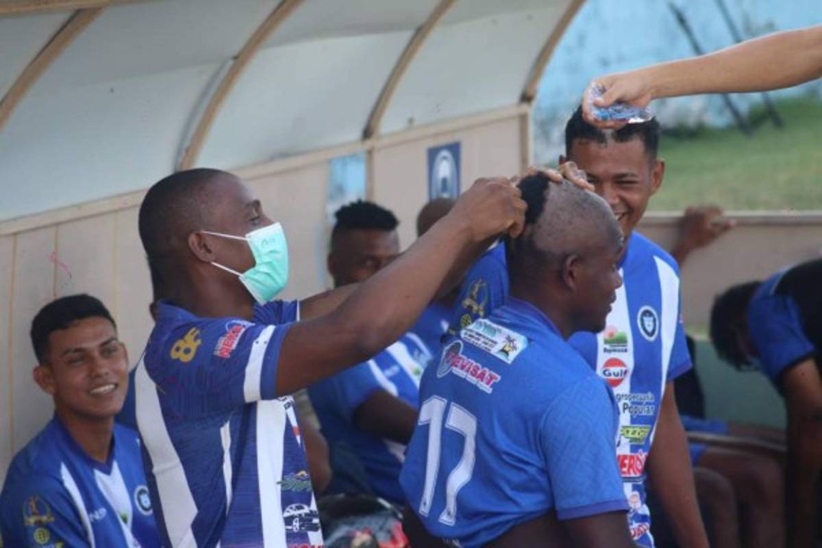 Le pasaron tijera a varios futbolistas del Victoria que debutaron en Primera División ¡ni 'Chato' Padilla se salvó!