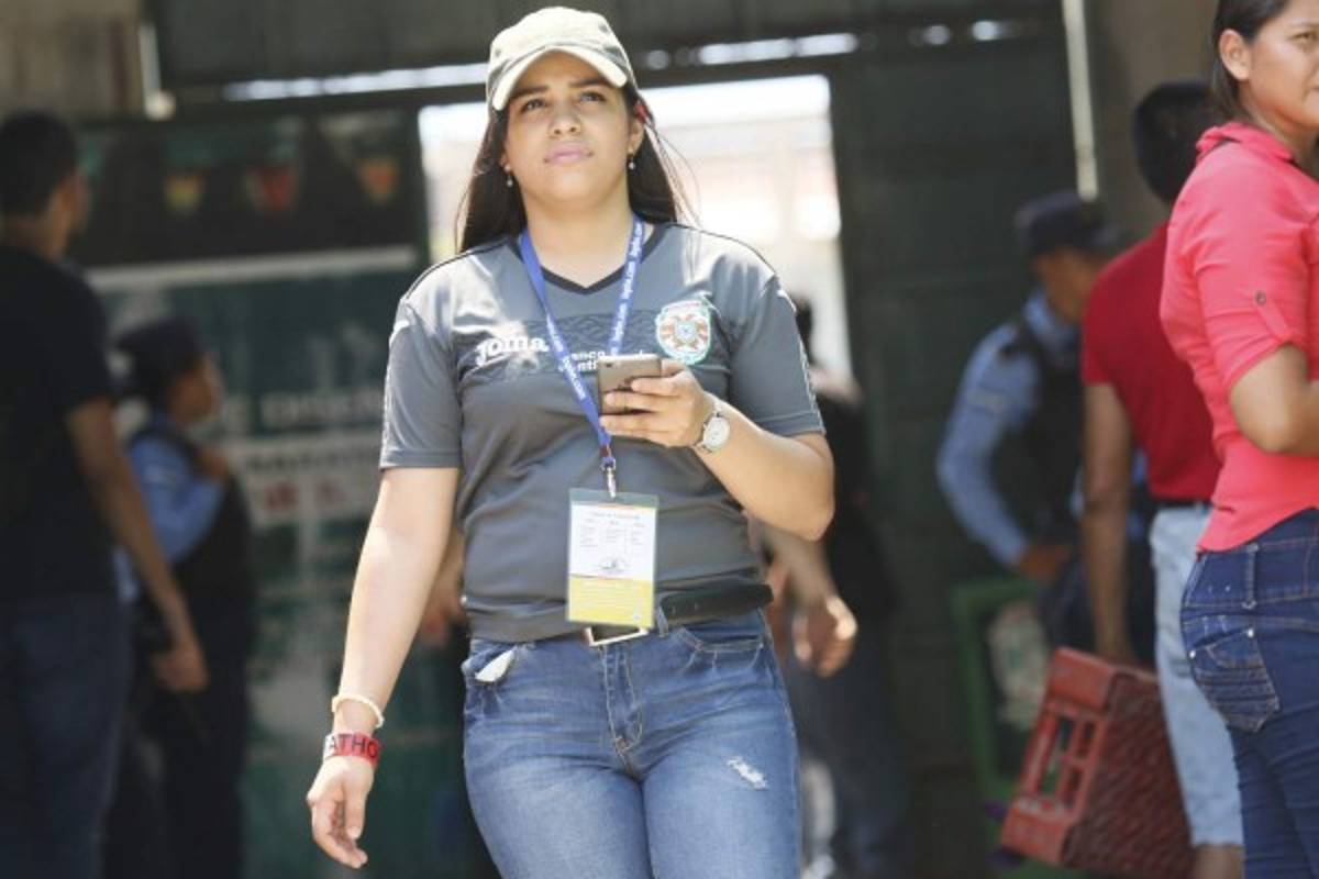 ¡QUÉ BELLEZA! El Yankel Rosenthal estuvo arropado por hermosas chicas