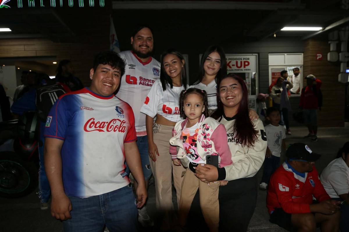 ¡Épico banderazo! Afición del Olimpia pide la 40 antes de la gran final contra Marathón