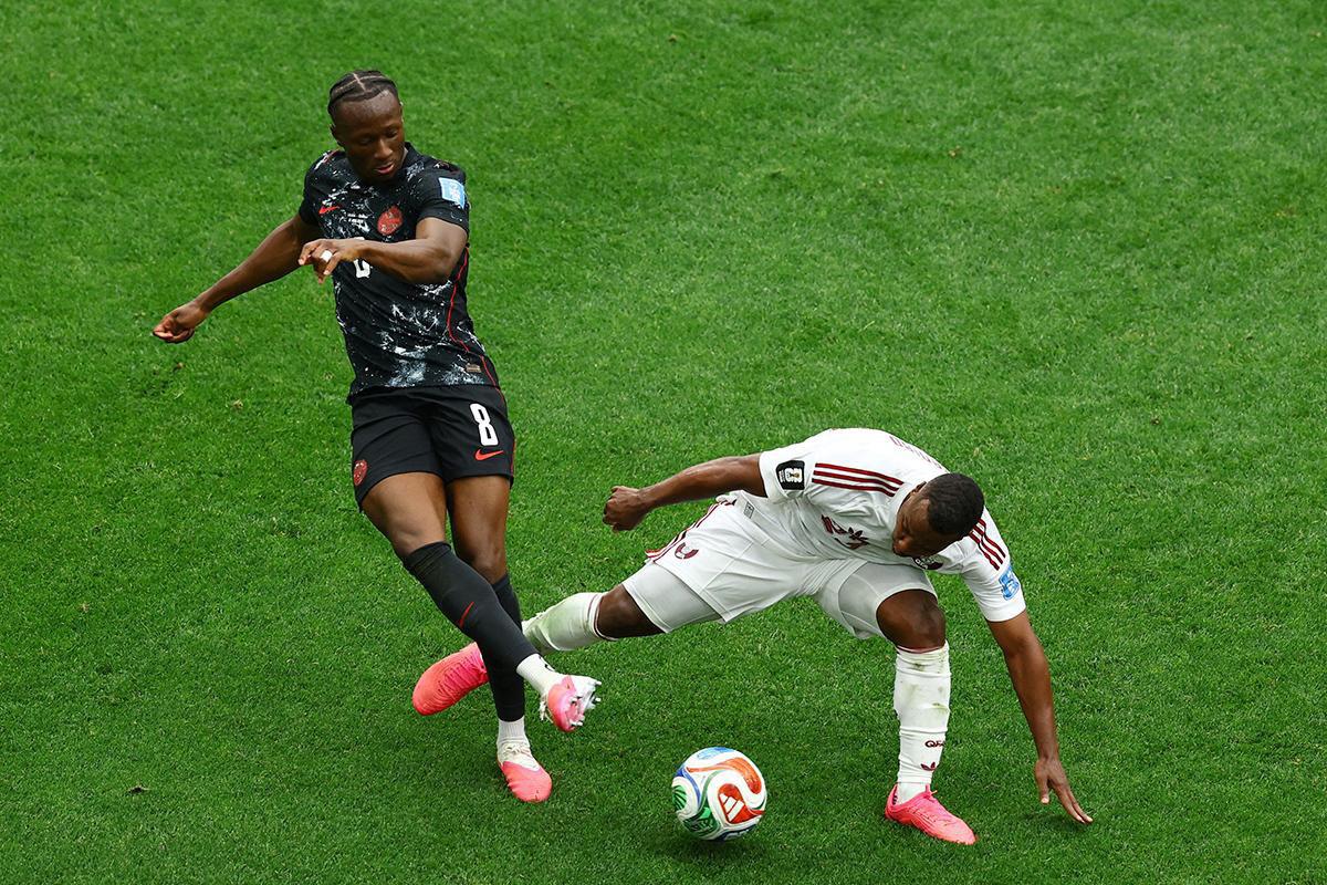Lesionó a un rival y FIFA le impone un histórico castigo que sacude al Mundial