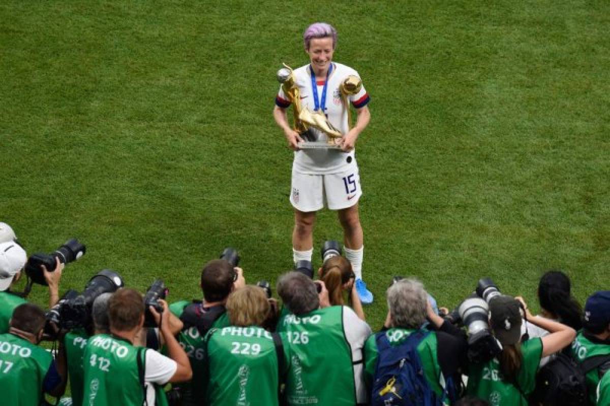 United States' forward Megan Rapinoe celebrates poses witht the trophies after the France 2019 Women’s World Cup football final match between USA and the Netherlands, on July 7, 2019, at the Lyon Stadium in Lyon, central-eastern France. (Photo by Jean-Philippe KSIAZEK / AFP)