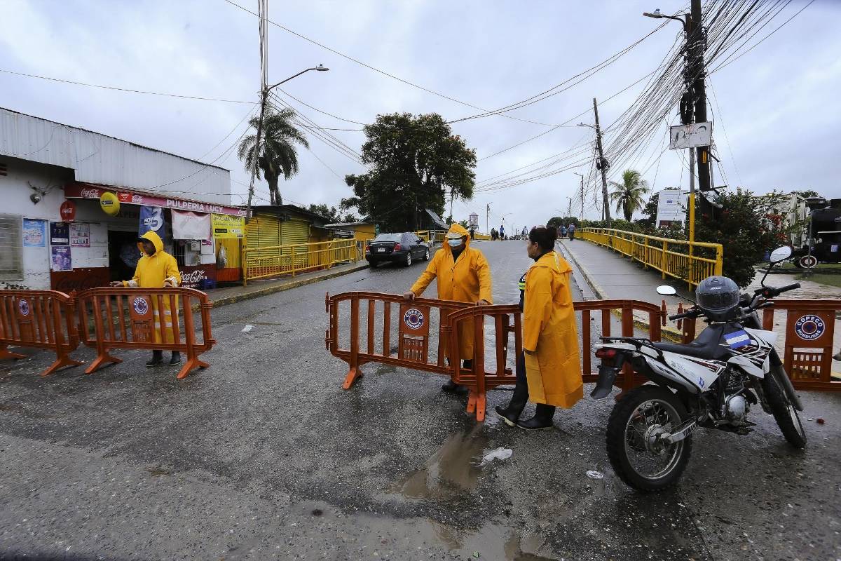 INFORME ESPECIAL: Río Chamelecón se desborda, La Lima comienza a sufrir los efectos de Julia y aumentan las evacuaciones