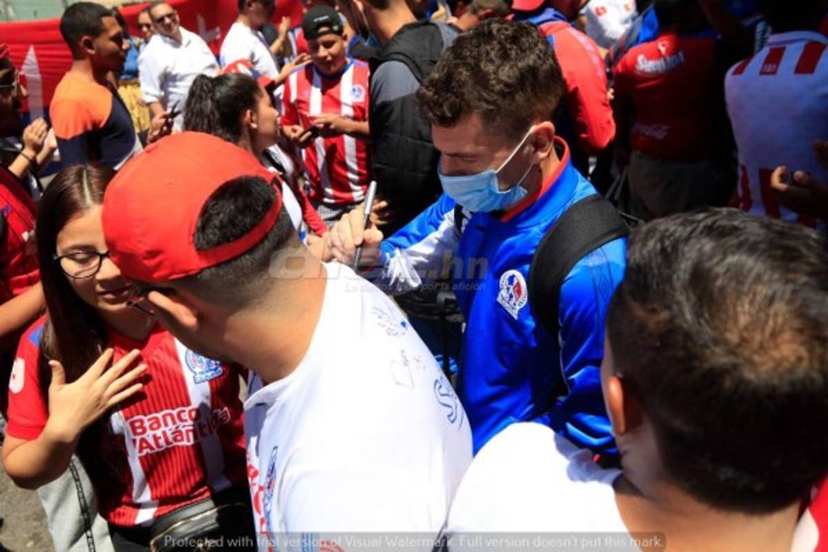 ¡Hasta con pasamontañas, guantes y tapabocas, regresó Olimpia de Canadá!