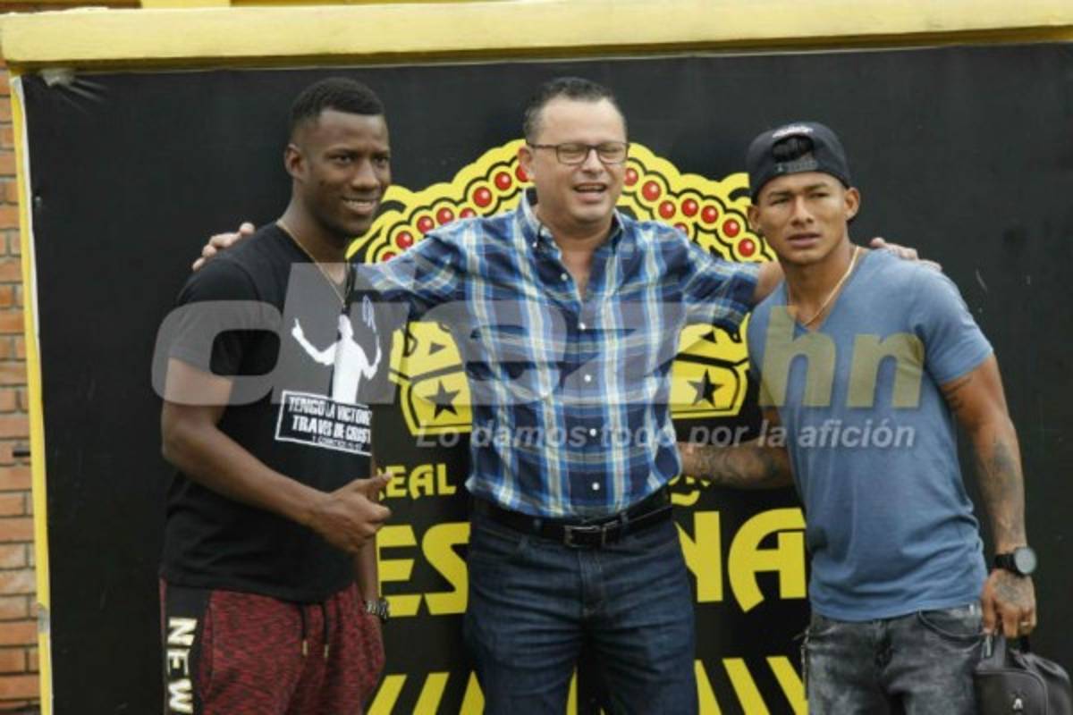 Entre regalos, jugando billar y muchas sonrisa se entrenó el Real España