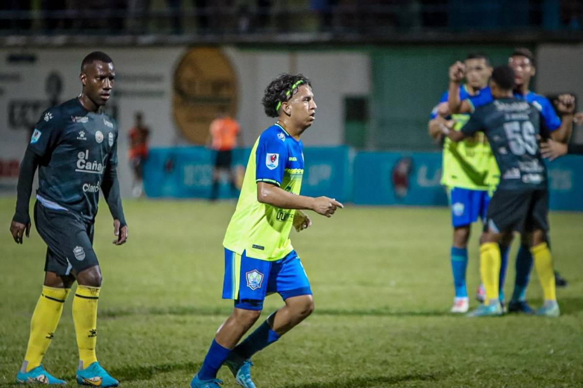 El estadio Juan Ramón Brevé Vargas de Juticalpa tendrá grama híbrida; ya iniciaron las mediciones y estudios