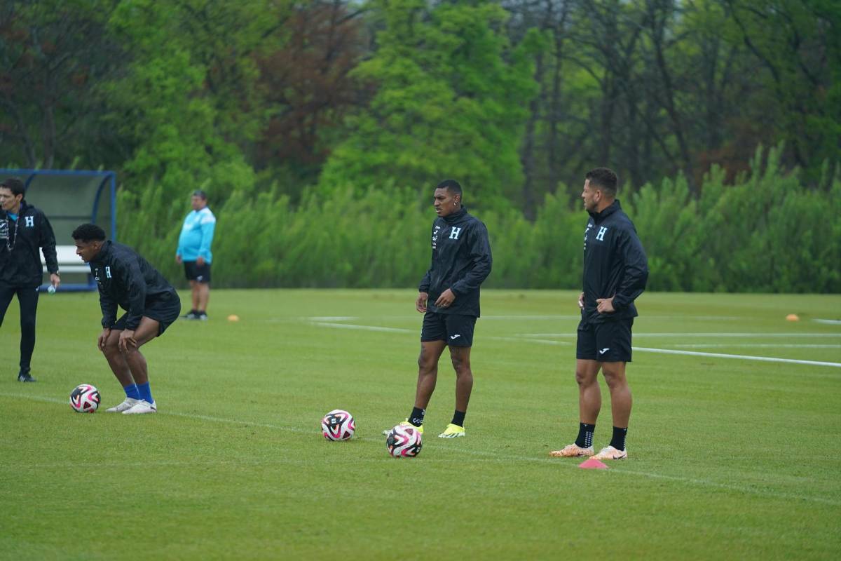 El exjugador que visitó a la Selección de Honduras e hizo una oración con Reinaldo Rueda; así fue el nuevo entreno de la “H”