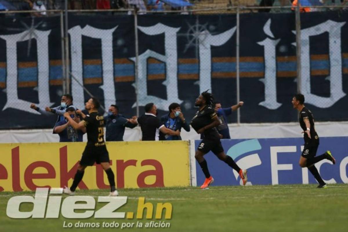 El clásico en imágenes: El festejo de Diego Vázquez y su 'look', Troglio sufrió y la furia de Félix