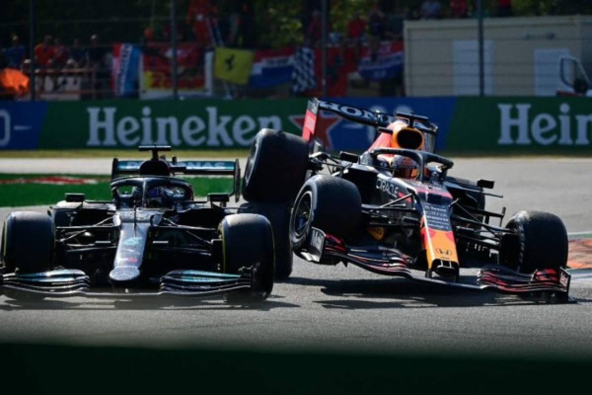 Impactante accidente: La llanta del auto de Verstappen pasó sobre la cabeza de Lewis Hamilton