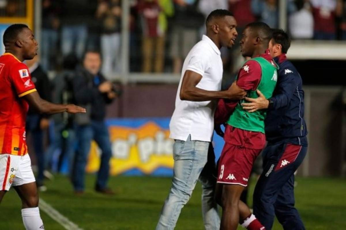 ¡Bochorno! Saprissa-Herediano terminó entre golpes, empujones e insultos