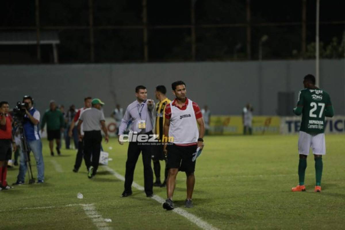 CURIOSAS: Policías en la cancha, pancarta y la acción de recogebalones