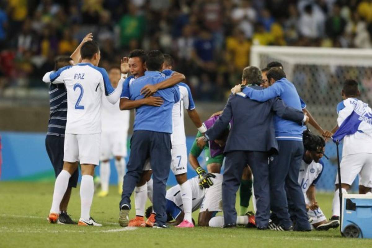 La eufórica celebración de Jorge Luis Pinto tras el pase de Honduras a semifinales