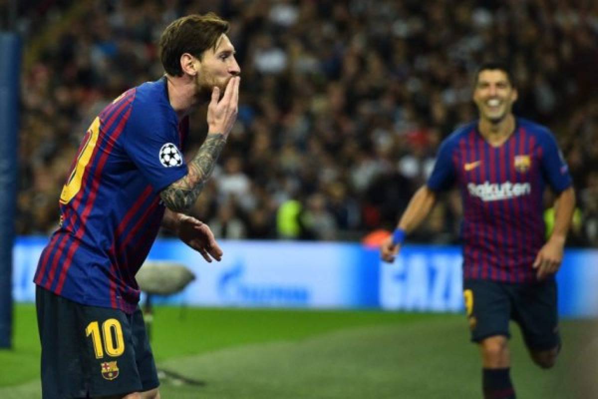 Barcelona's Argentinian striker Lionel Messi celebrates after scoring their third goal during the Champions League group B football match match between Tottenham Hotspur and Barcelona at Wembley Stadium in London, on October 3, 2018. / AFP PHOTO / Glyn KIRK