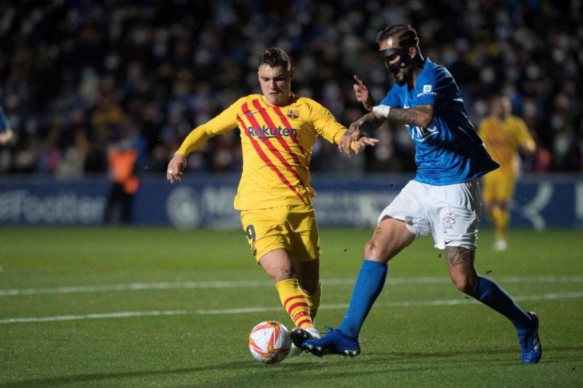 Barcelona hace cambios arrancando el segundo tiempo ante el Linares.