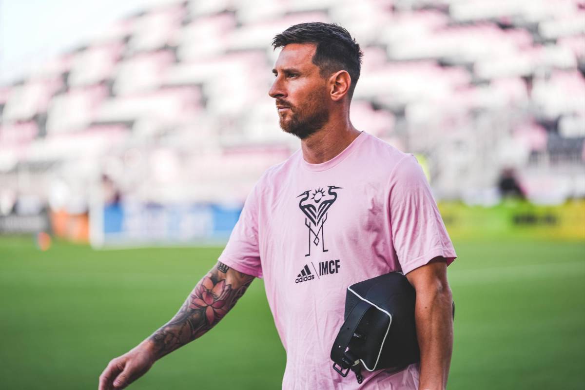 Curiosas banderas de Messi, histórica foto del Inter Miami, invitado especial y las enormes filas previo al debut del “10” en la Leagues Cup