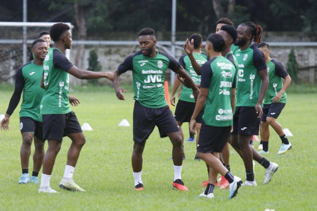 FOTOS: Captado el nuevo fichaje de Marathón, el futbolista que lo fueron a dejar con besos y las risas en el entrenamiento