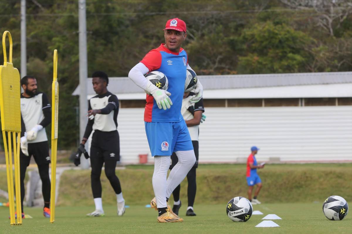 Los nuevos fichajes del Olimpia ya trabajan a tope; así fue el entreno del León, el tatuaje de Montiel y cuándo debutará