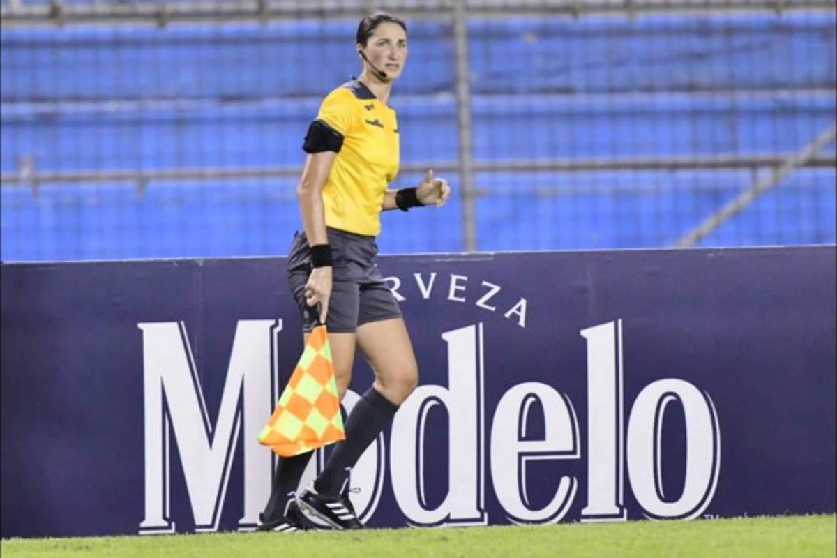 NO SE VIO EN TV: La máscara de Beckeles y la nueva cábala de Pedro Troglio