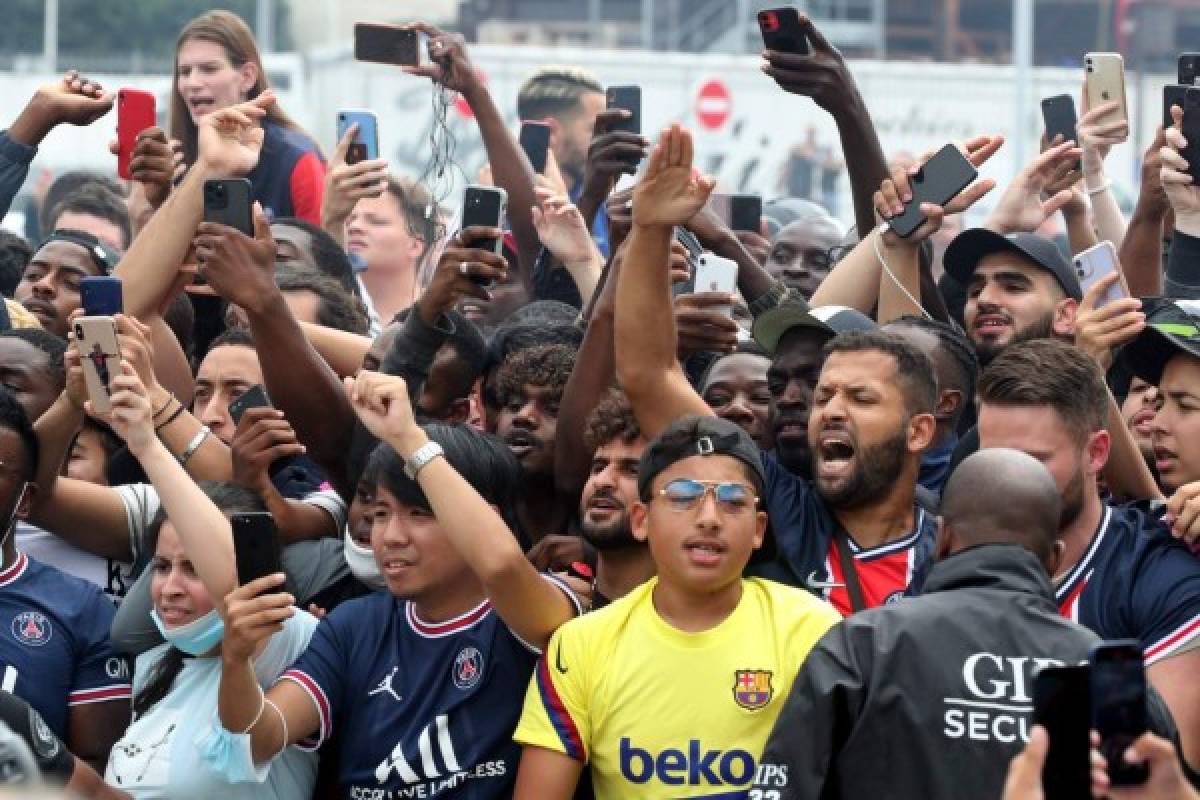 ¡Esto solo lo causa Leo Messi! La locura en París con la llegada del argentino para firmar con PSG